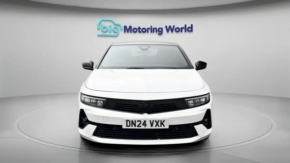 Used Vauxhall Astra S 130 HP (95 kW) 2024 White Hatchback