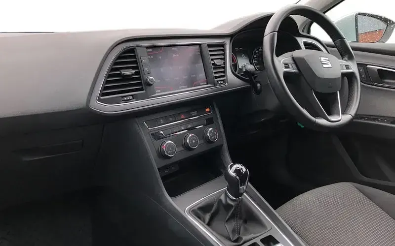Used Seat Leon Sport 131 HP (96 kW) 2019 White Estate