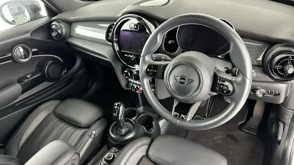 Used Mini Cooper Exclusive 134 HP (98 kW) 2023 White Hatchback