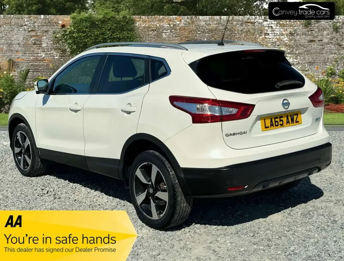 Used Nissan Qashqai N-Connecta 110 HP (80 kW) 2016 White SUV