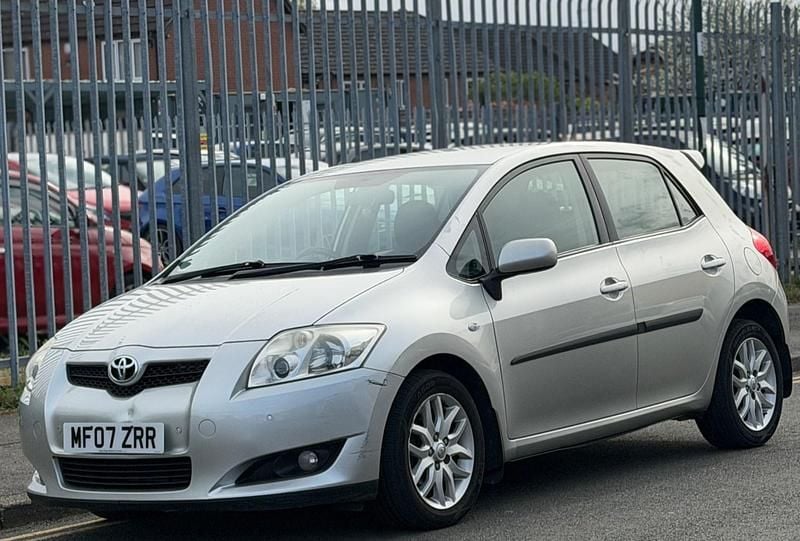 Used Toyota Auris T3 90 HP (66 kW) 2007 Silver Hatchback