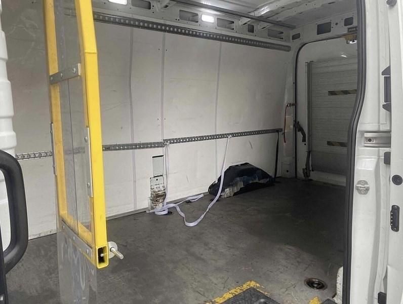 Image 2/4