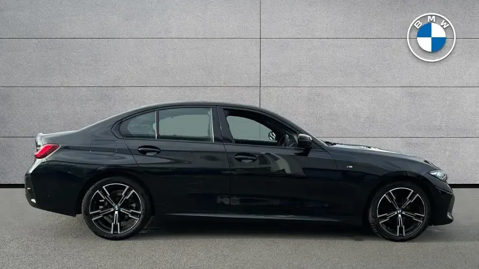 Begagnad BMW 320 M Sport 181 HK (133 kW) 2023 Svart Sedan
