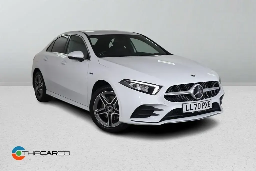 Begagnad Mercedes A250 AMG line 2020 Vit Sedan