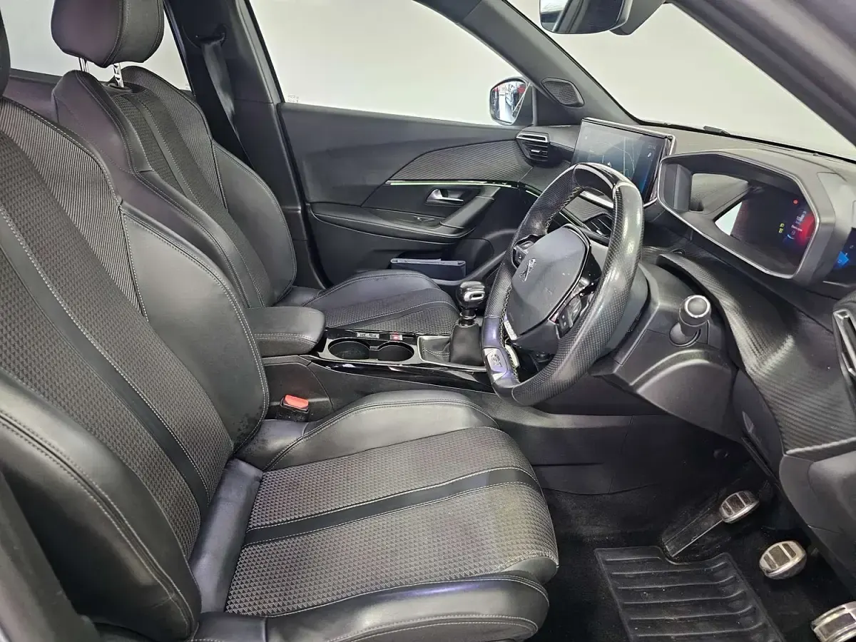 Used Peugeot 2008 GT 129 HP (94 kW) 2021 Grey SUV