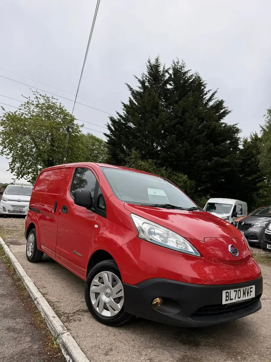 Used Nissan e-NV200 Acenta 80 kW (109 HP) 2021 Red MPV