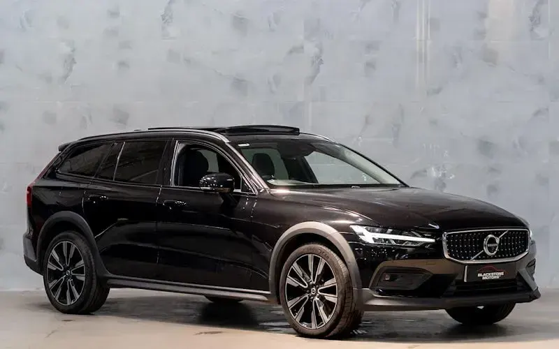 Used Volvo V60 CC Plus 190 HP (139 kW) 2019 Estate