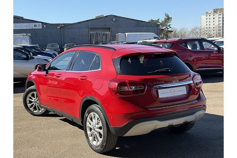 Used Mercedes GLA200 Executive 156 HP (114 kW) 2018 Red SUV