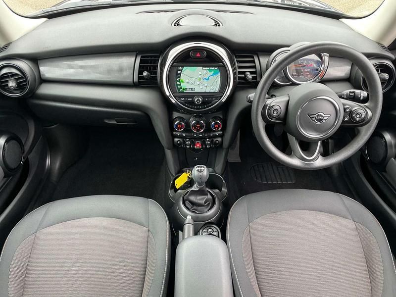 Usado Mini Cooper Classic 2021 Negro Utilitario