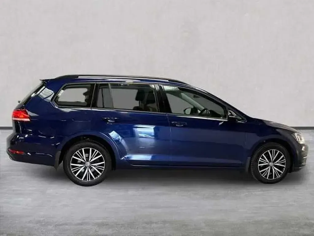 Begagnad VW Golf VII SE 150 HK (110 kW) 2019 Blå Kombi