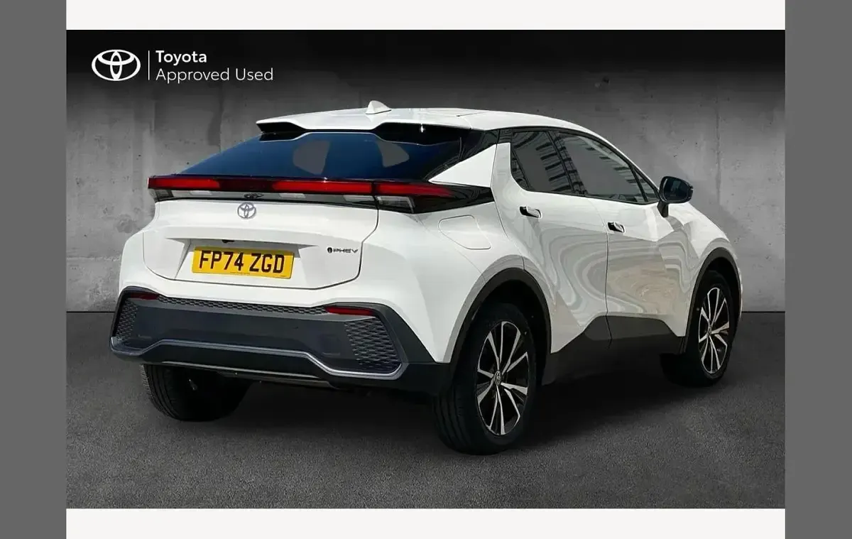 Used Toyota C-HR Design 223 HP (164 kW) 2024 White SUV
