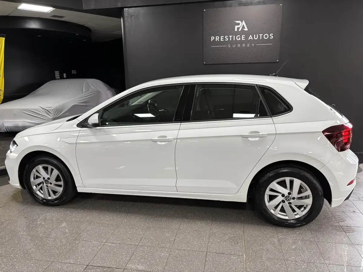 Begagnad VW Polo Life 95 HK (69 kW) 2021 Vit Halvkombi