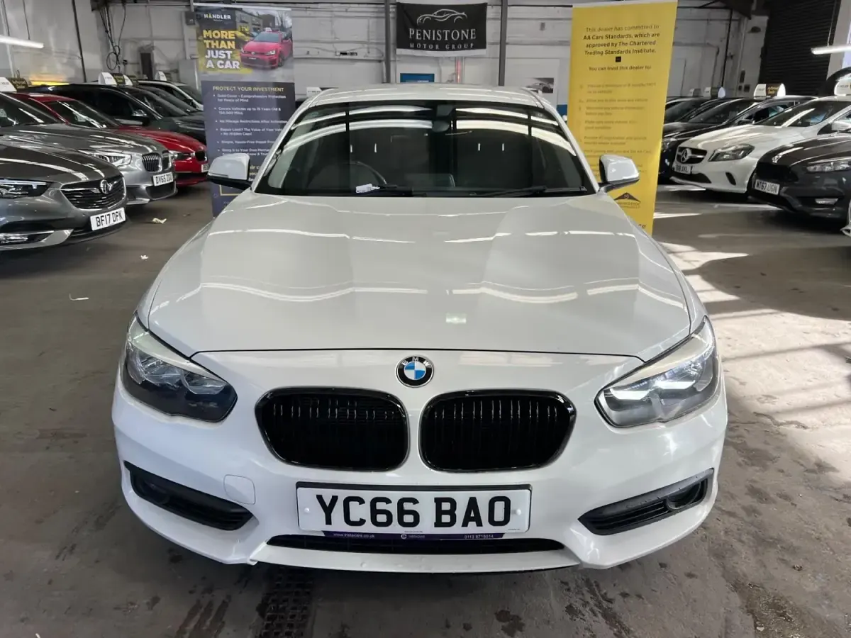 Begagnad BMW 116 Efficient Dynamics 2016 Vit Halvkombi