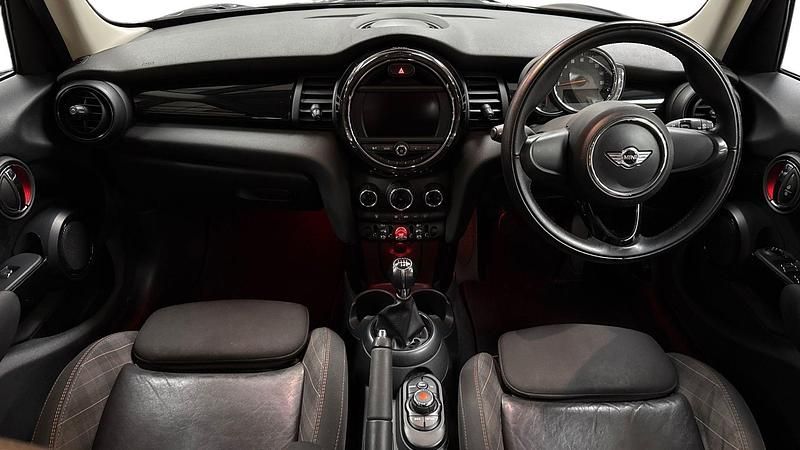 Used Mini Cooper Seven 134 HP (98 kW) 2018 Blue Hatchback