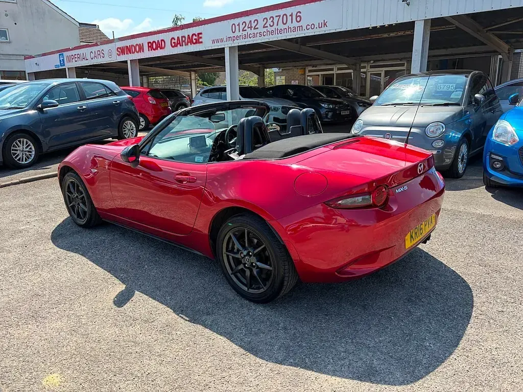 Used Mazda MX5 Inclusive 131 HP (96 kW) 2016 Red Cabriolet