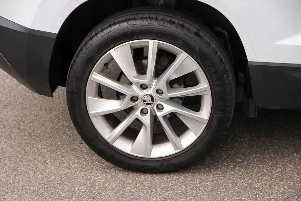 Used Skoda Karoq SE L 150 HP (110 kW) 2018 White SUV