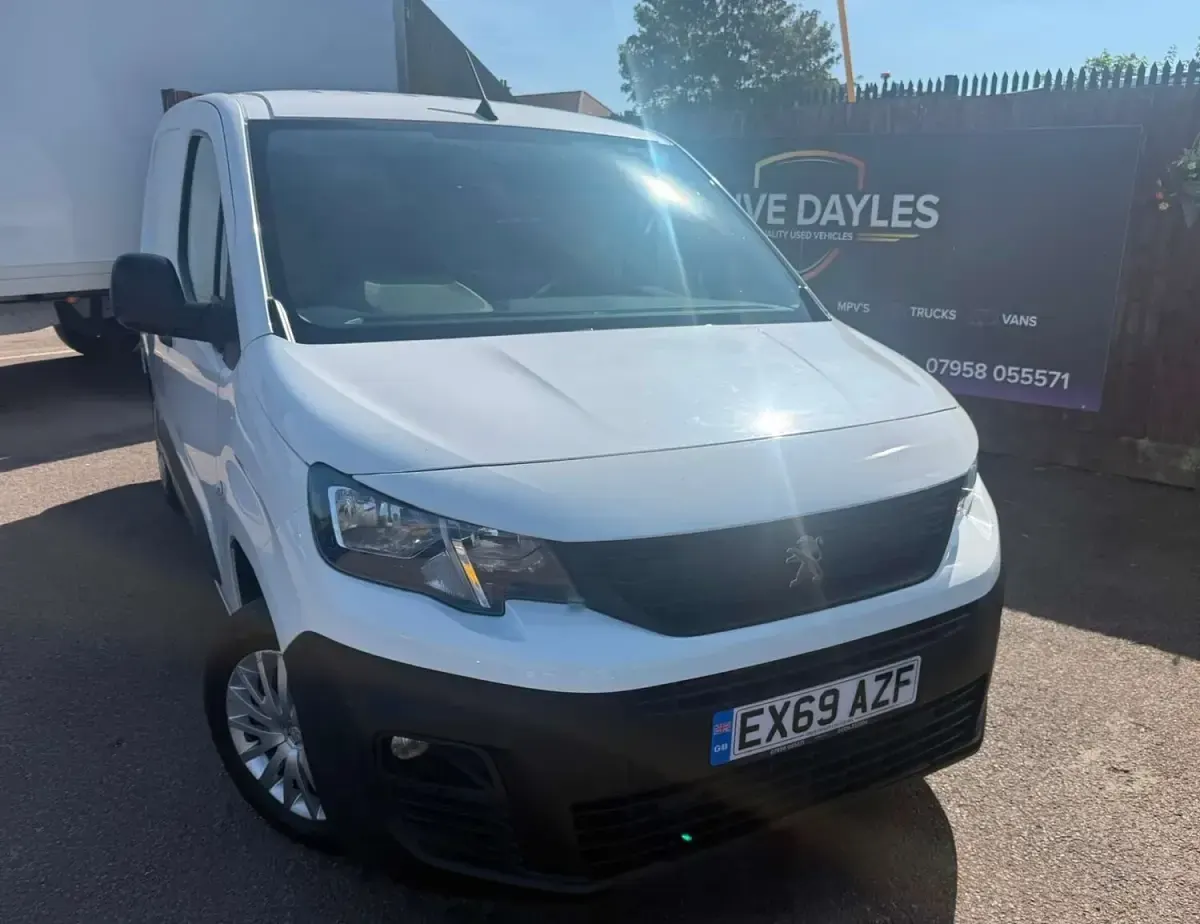 Used Peugeot Partner 2019 White MPV