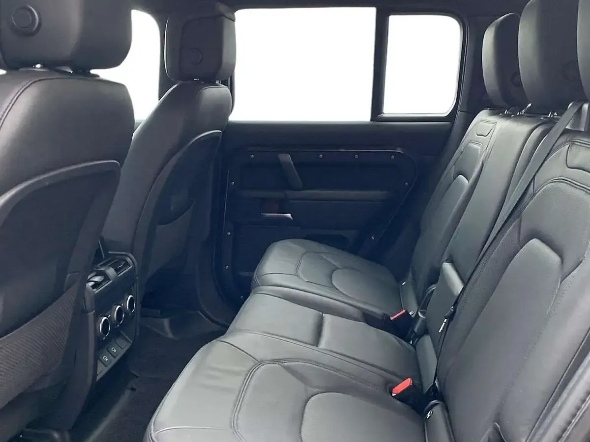 Used Land Rover Defender HSE Dynamic 350 HP (257 kW) 2024 Grey SUV