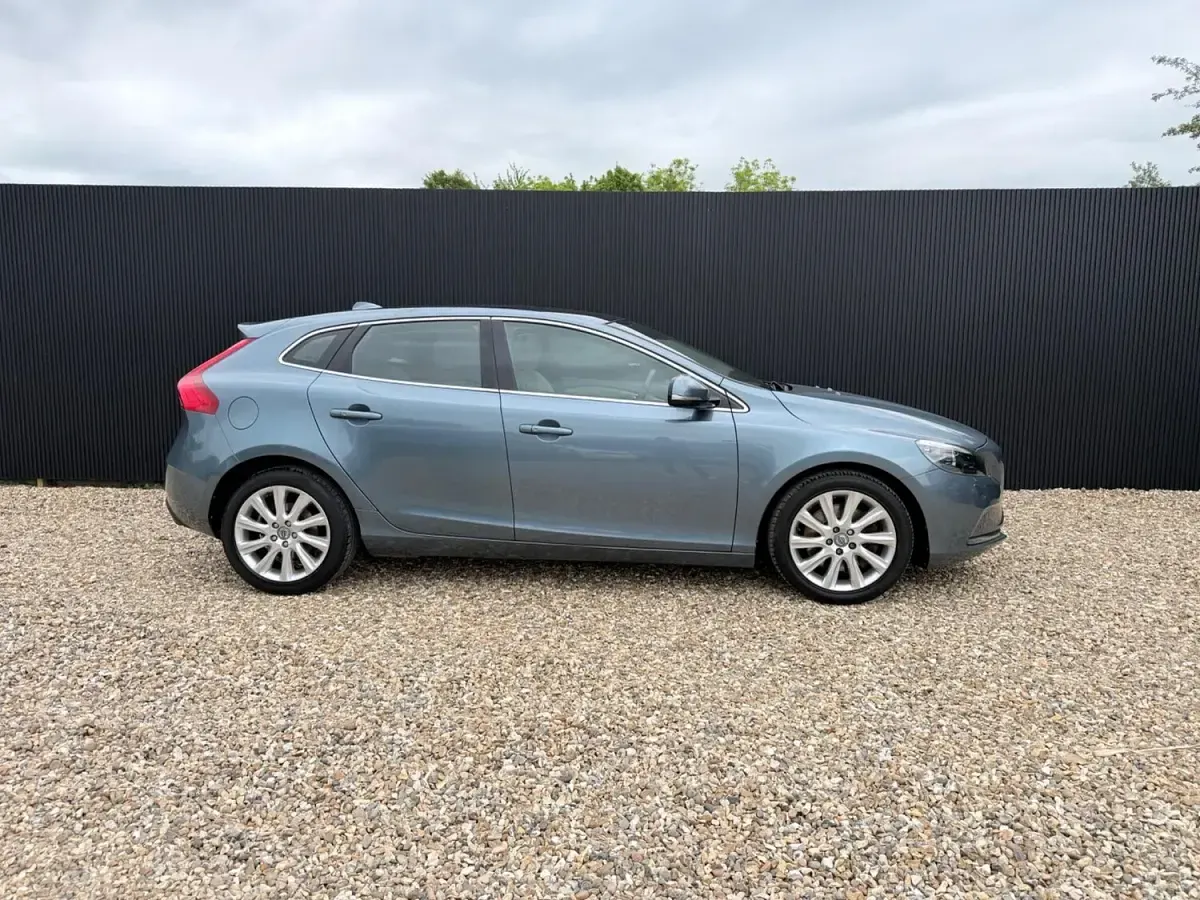 Used Volvo V40 SE Lux 150 HP (110 kW) 2012 Blue Hatchback