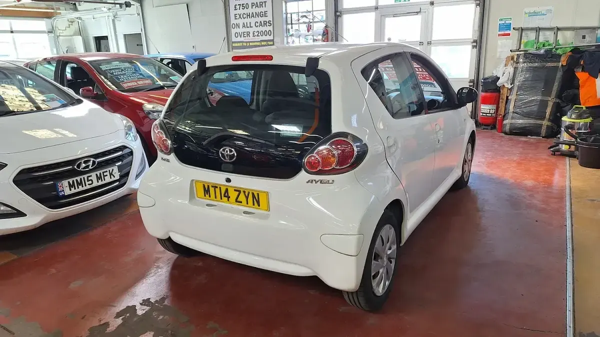 Used Toyota Aygo 2014 White Hatchback