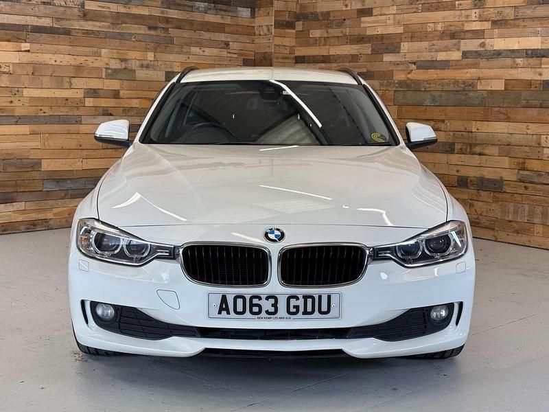 Begagnad BMW 320 Efficient Dynamics 161 HK (118 kW) 2014 Vit Kombi