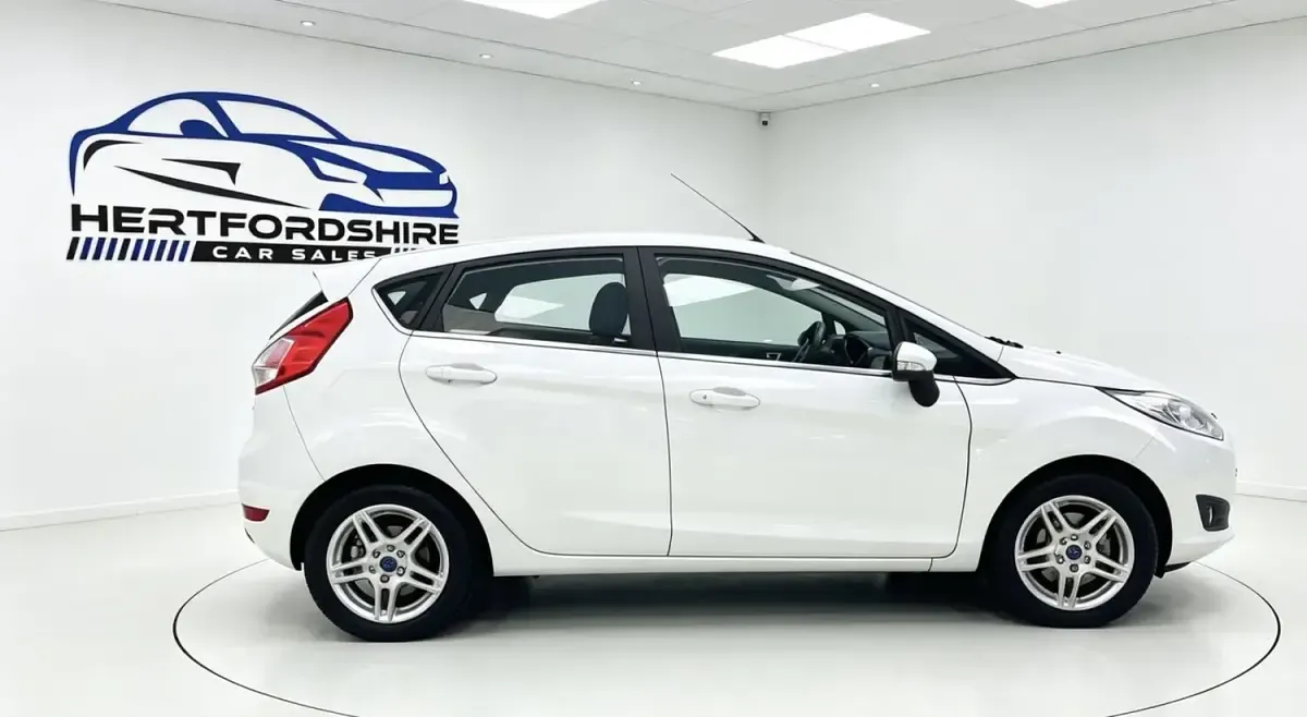 Used Ford Fiesta Zetec 2013 White Hatchback
