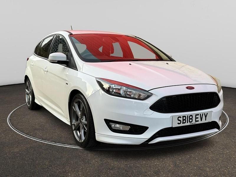 Used Ford Focus ST-Line X 140 HP (102 kW) 2018 White Hatchback