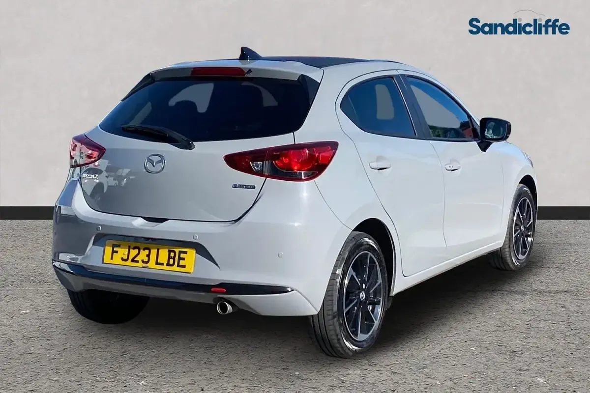 Usado Mazda 2 Homura-Aka 90 HP (66 kW) 2023 Cinzento Citadino