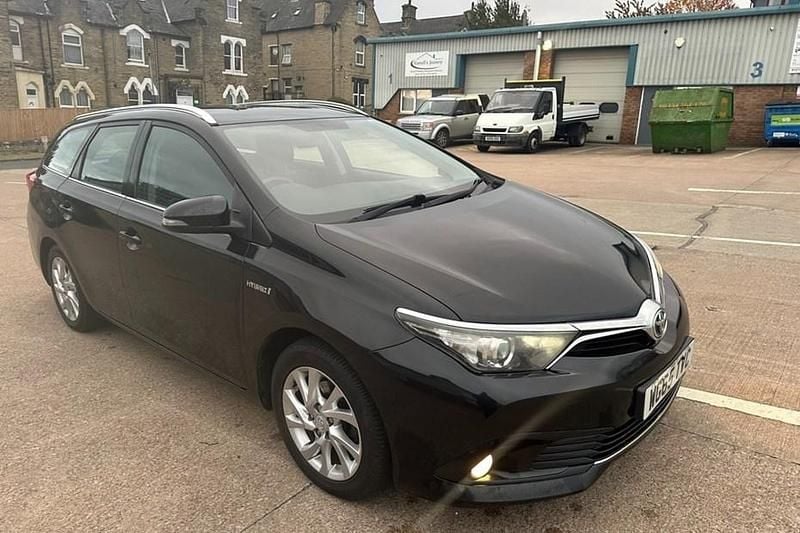 Used 2015 Toyota Auris Touring Sports Estate | £5,250 (Fair price) - Image 1/1