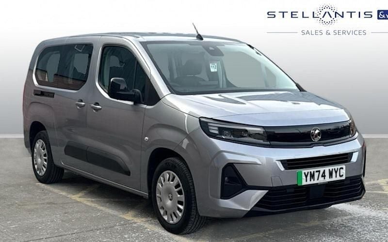 Used Vauxhall Combo Design Edition 100 kW (136 HP) 2024 Blue MPV