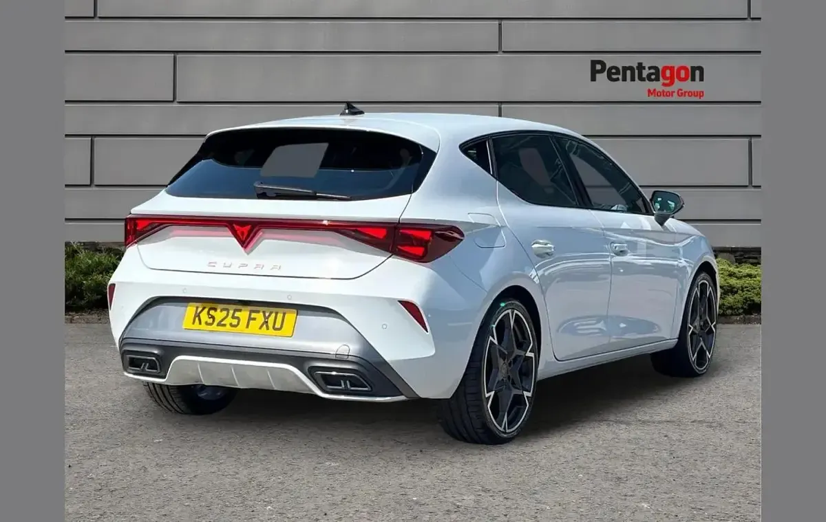 Used Cupra Leon 147 HP (108 kW) 2025 White Hatchback