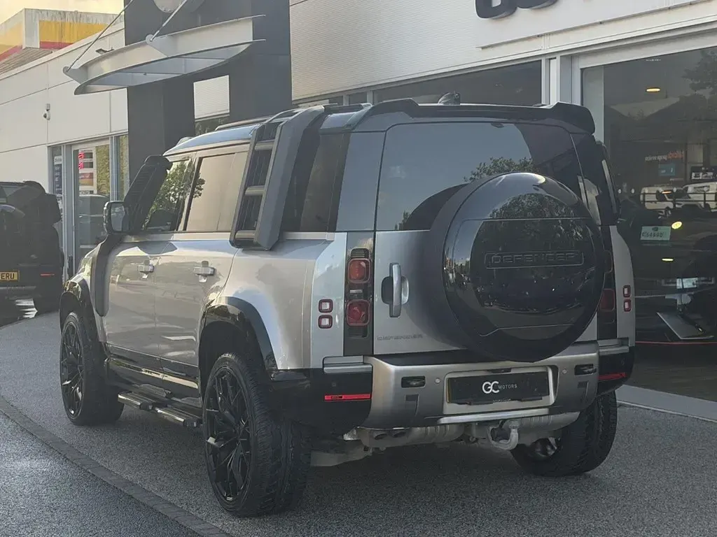 Usado Land Rover Defender HSE Dynamic 300 HP (220 kW) 2023 Cinzento SUV