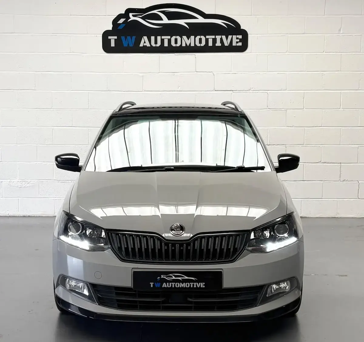 Used Skoda Fabia Monte Carlo 90 HP (66 kW) 2017 Grey Estate
