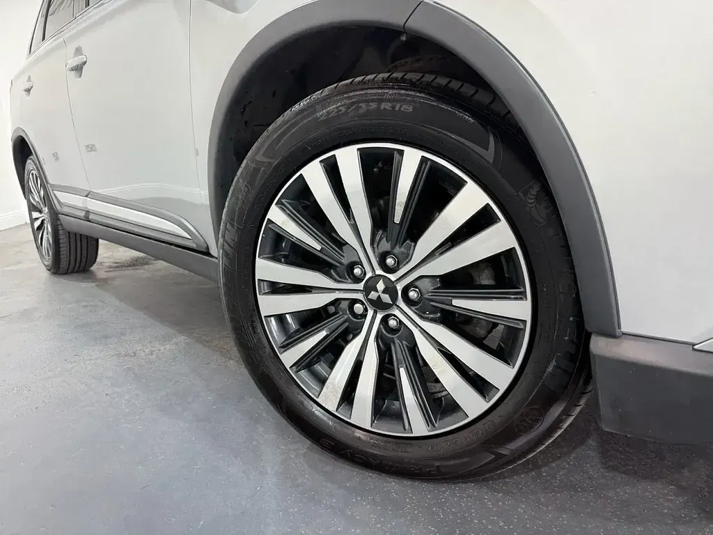 Used Mitsubishi Outlander 150 HP (110 kW) 2018 Silver SUV