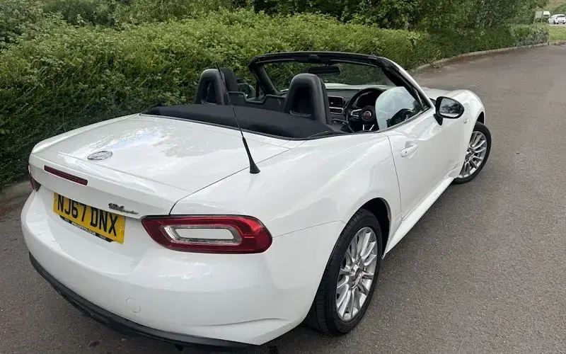 Begagnad Fiat 124 Spider Classica 140 HK (102 kW) 2017 Vit Cab