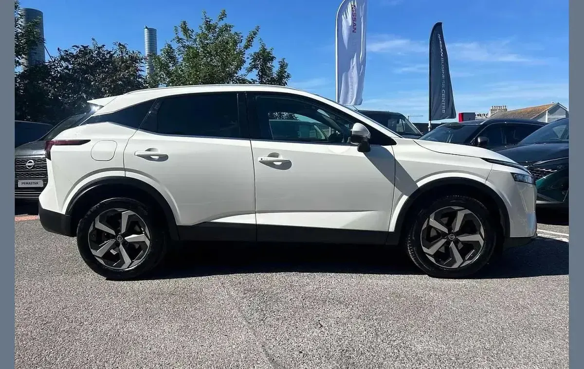 Used Nissan Qashqai N-Connecta 138 HP (101 kW) 2021 White SUV