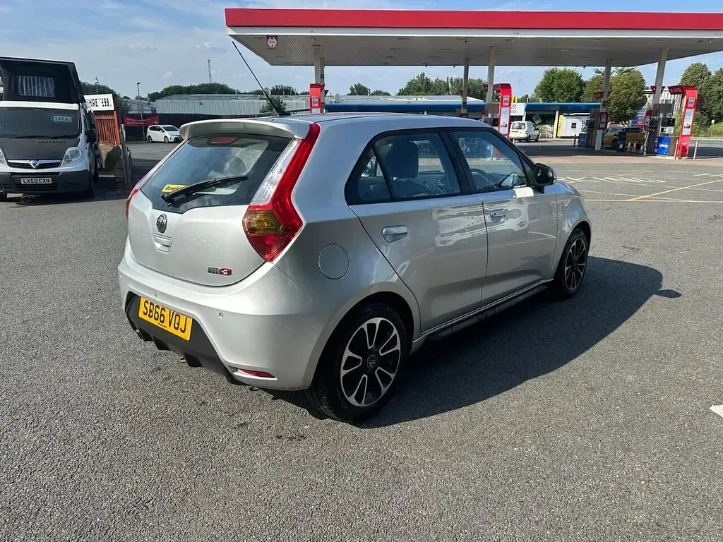 Used MG MG3 106 HP (77 kW) 2016 Silver Hatchback