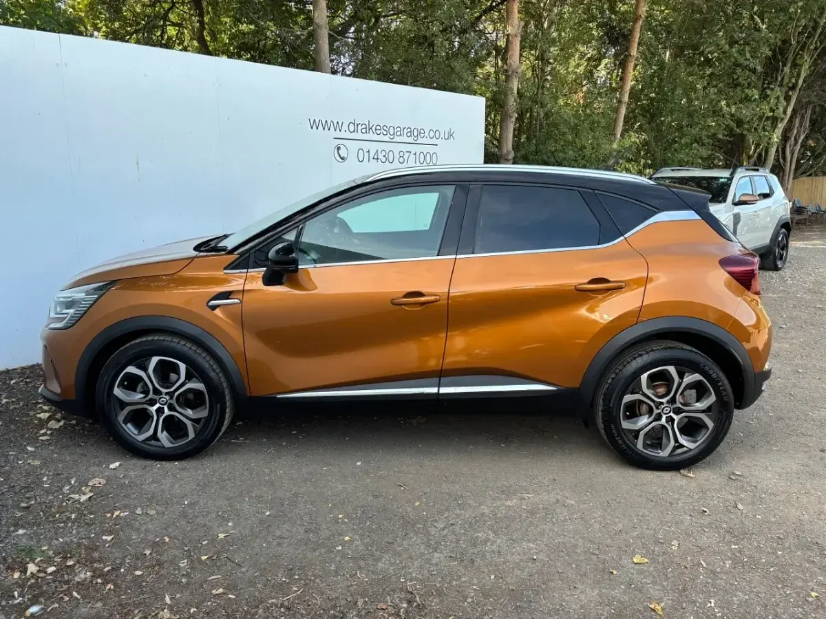 Used Renault Captur Version S 2021 Orange/black SUV