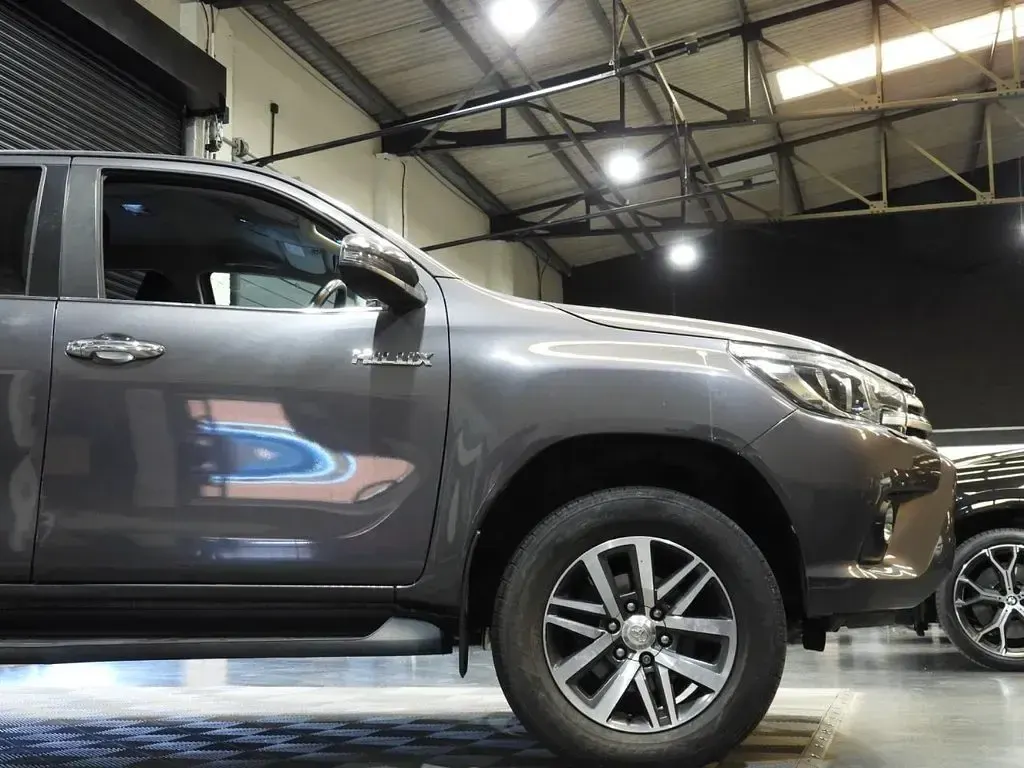 Used Toyota HiLux 150 HP (110 kW) 2020 Grey Pickup