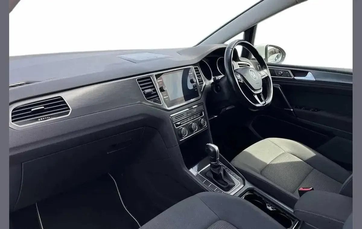Used VW Golf Sportsvan SE 128 HP (94 kW) 2018 White MPV