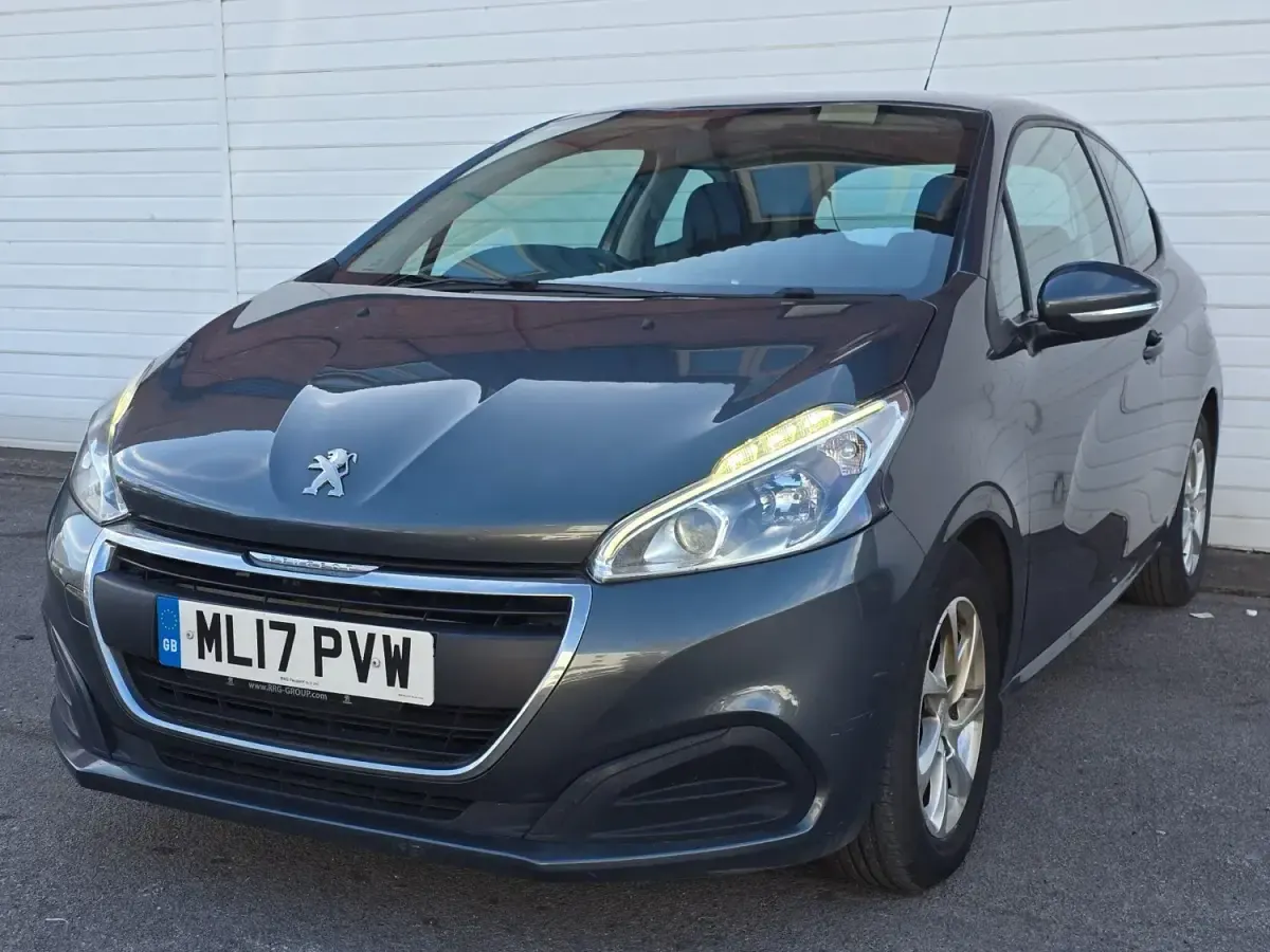 Usado Peugeot 208 Active 2017 Gris Utilitario