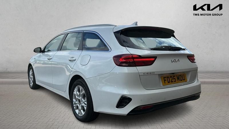 Used Kia Ceed 138 HP (101 kW) 2025 White Hatchback