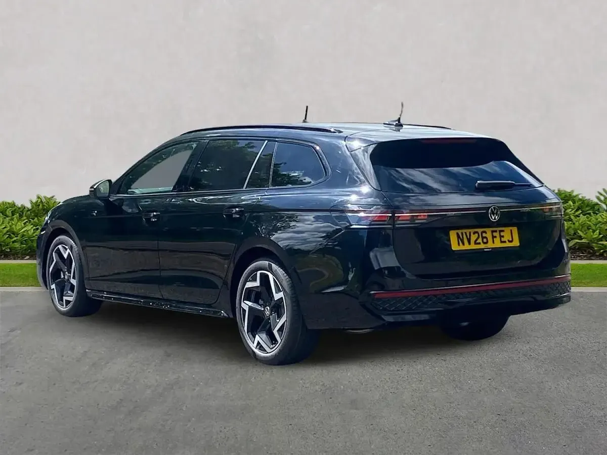 New VW Passat R-line 150 HP (110 kW) 2026 Black Estate