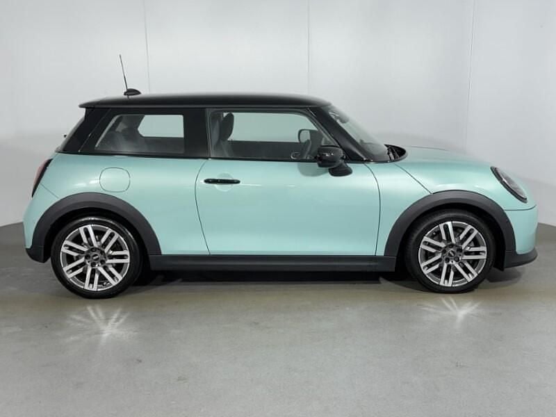 Used Mini Cooper Hatch 154 HP (113 kW) 2024 Green Hatchback