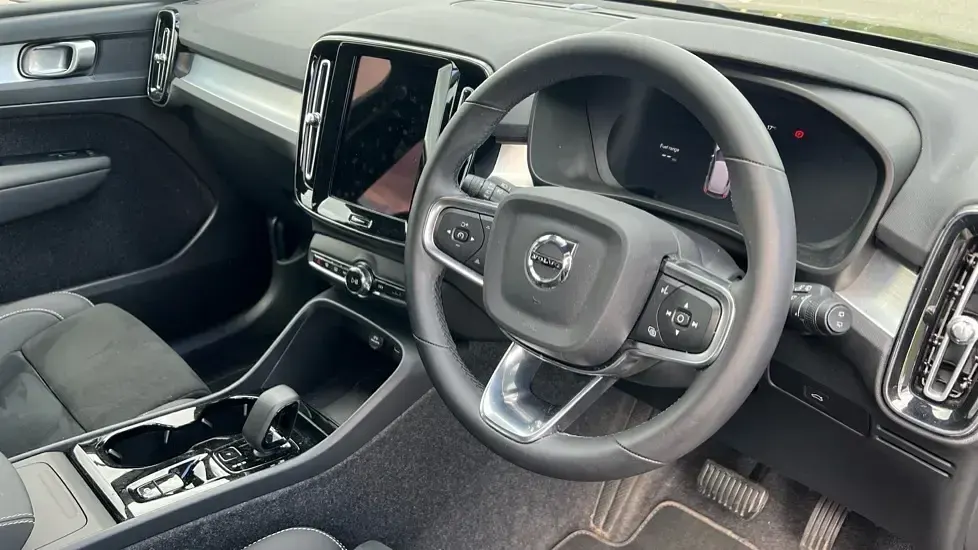 Used Volvo XC40 Plus 197 HP (144 kW) 2025 Black SUV
