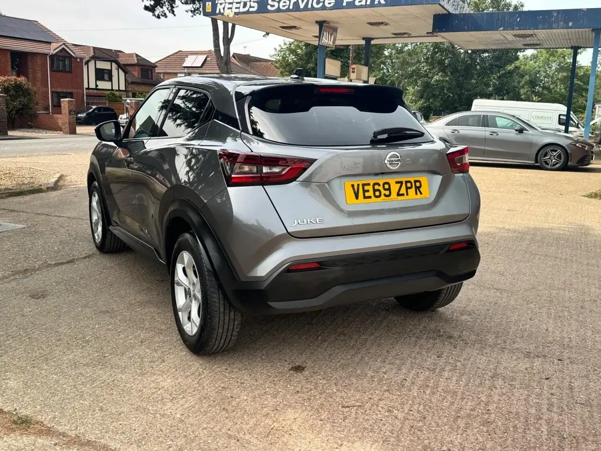 Used Nissan Juke N-Connecta 117 HP (86 kW) 2019 Grey SUV