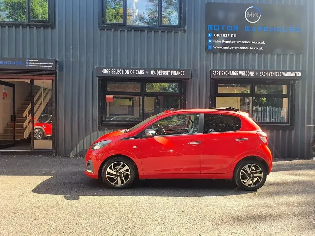 Used Peugeot 108 Allure 82 HP (60 kW) 2015 Red Hatchback