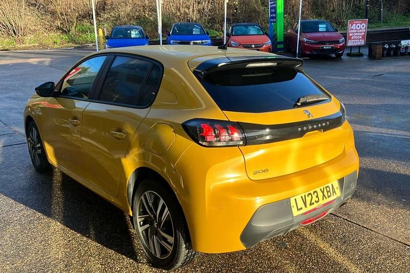 Used Peugeot 208 Active+ 75 HP (55 kW) 2023 Yellow Hatchback