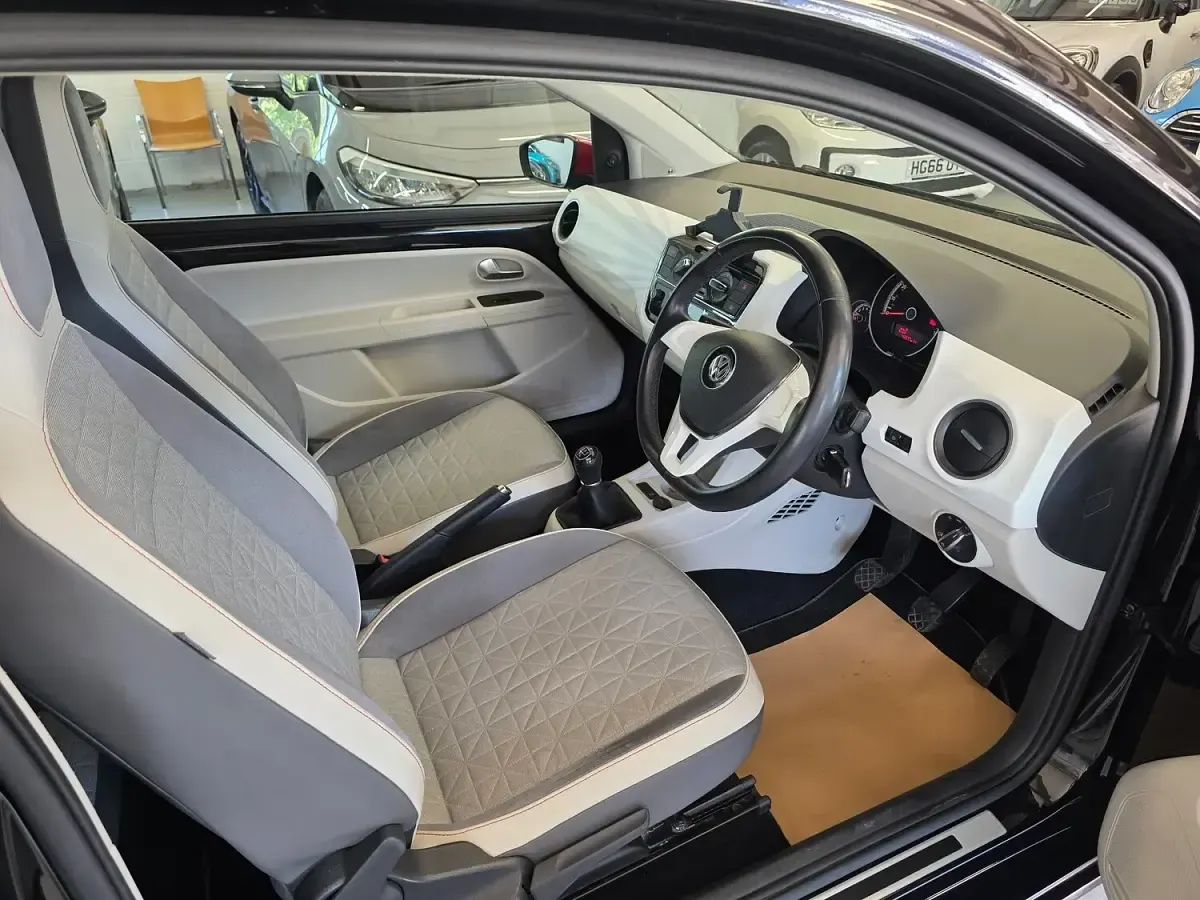 Used VW up! Beats 90 HP (66 kW) 2018 Black Hatchback