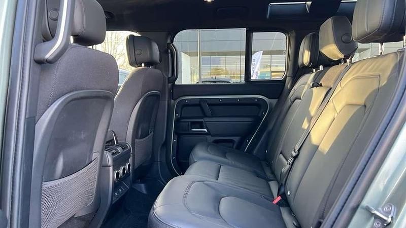 Używany Land Rover Defender 300 KM (220 kW) 2024 Zielony SUV